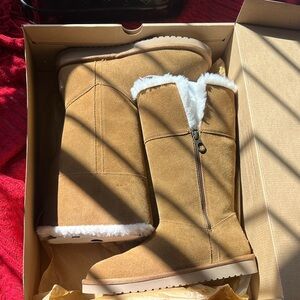 Koolaburra Tan Winter Boots with White Fur